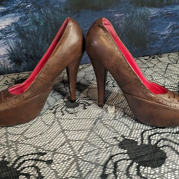 Vintage Pink Duchess Heels - Picture 2 of 6